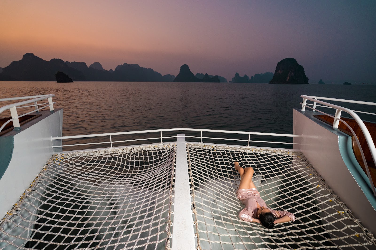 Catamaran Net Lounge - Closer to the Water